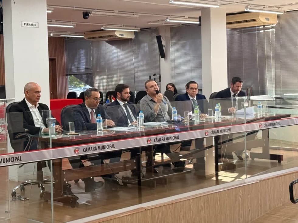 Justiça Eleitoral reúne candidatos e partidos contra derramamento de santinhos em Presidente Prudente