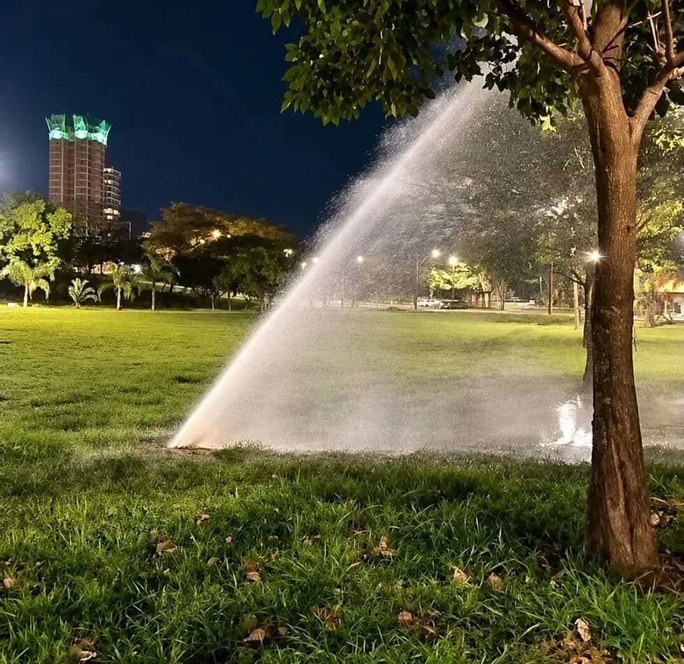 Rompimento em tubulação de poço termal atinge o Parque do Povo