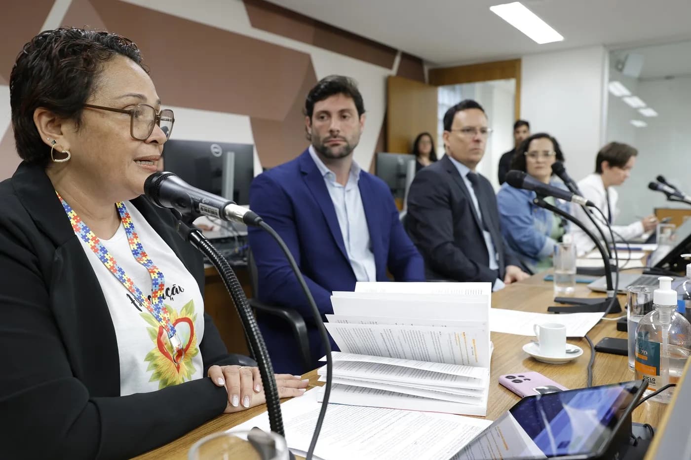 Mães atípicas cobram melhorias na saúde e na educação em debate com parlamentares em Prudente