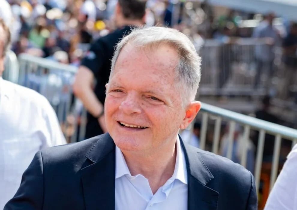 Mauro Bragato propõe criação de programa de troca de livros em escolas estaduais